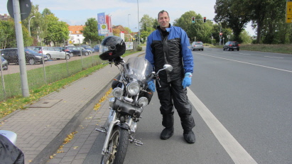 der neue Regenkombi wurde erfolgreich eingeweiht - in Hameln kam er wieder weg in den Tankrucksack