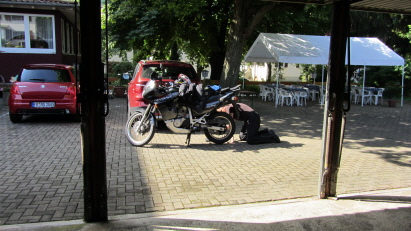 da muss die Kette nochmal nach gespannt werden ;-) da muss die Kette nochmal nach gespannt werden ;-)